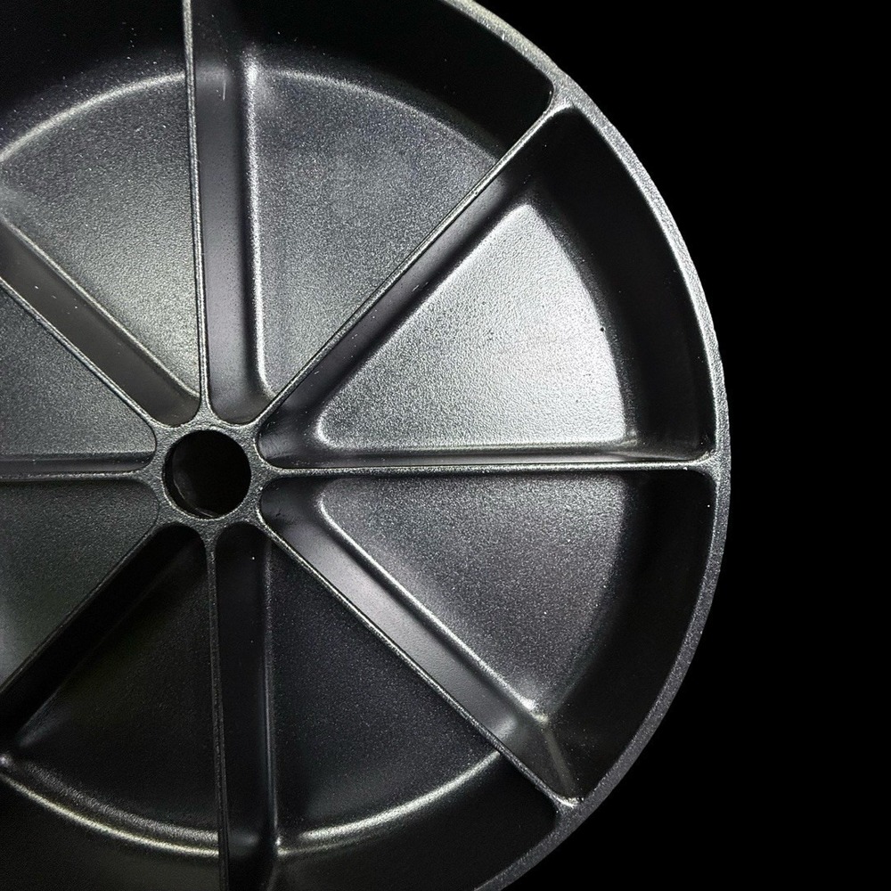 Nordic Ware Scone & Cornbread Round Pan Heavy Cast Aluminum 8 Sections 9 1/2" - Picture 8 of 10